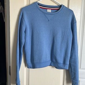 Long sleeve cropped crewneck. Size small.